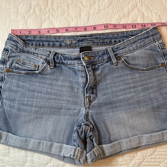 Mossimo jean shorts size 8 - Picture 5 of 6